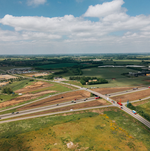 MT Højgaard Danmark skal udvide seks kilometer E45-motorvej fra fire til seks spor nær Hedensted.