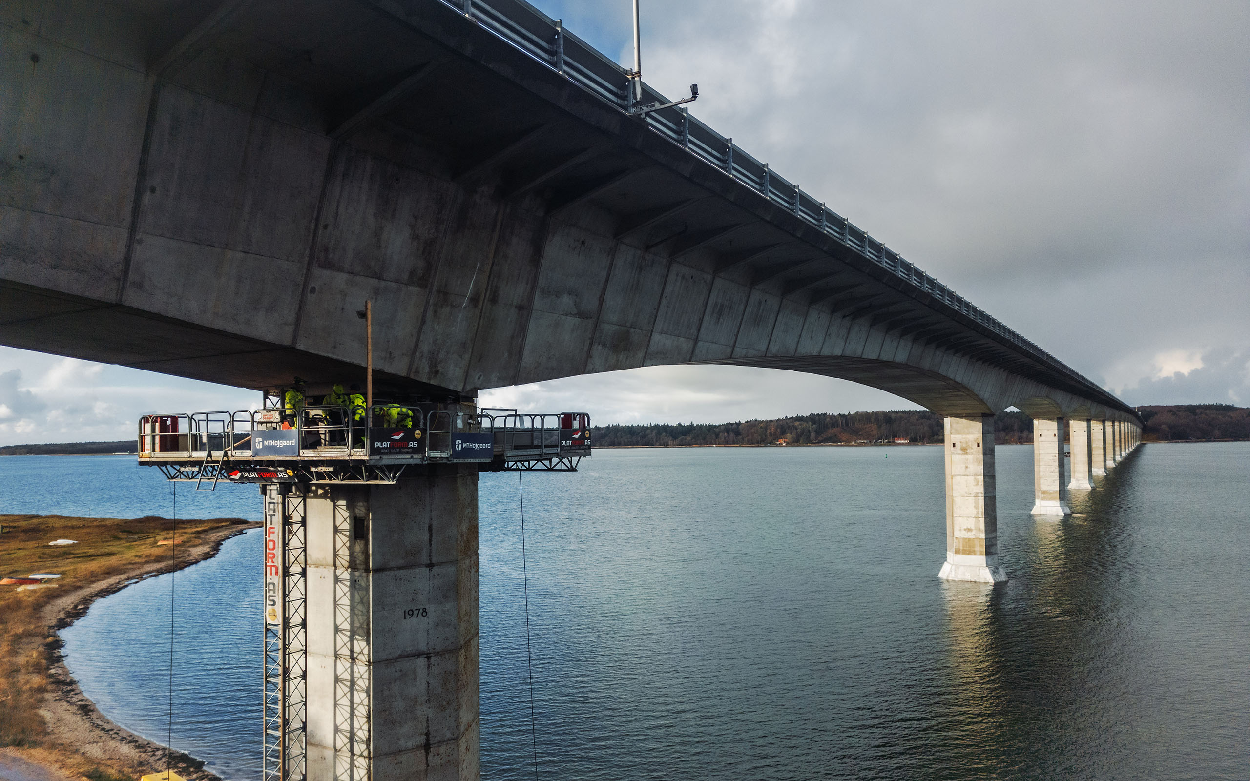 Sallingsundbroens landsøjler er blevet betonrenoveret